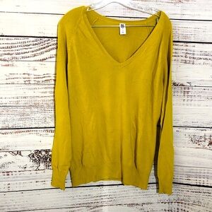 GAP V-Neck Mustard yellow women’s Sweater size XL